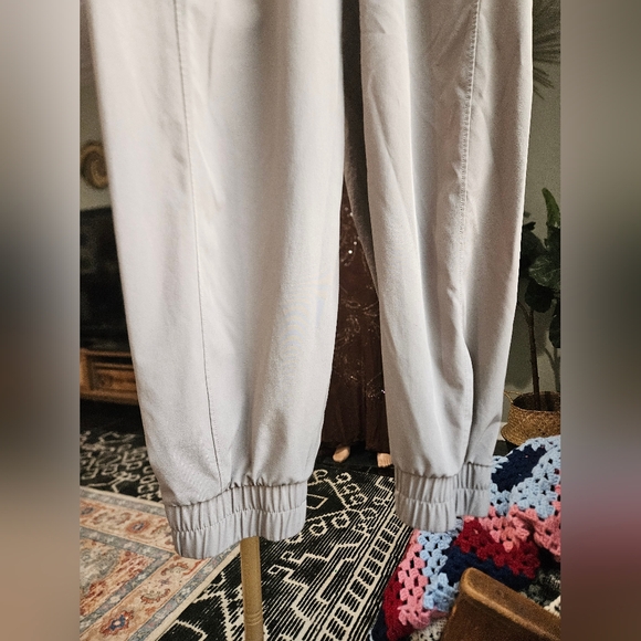 Abercrombie YPB motionTEK Joggers  High Rise In Oat. Size Small Short - Picture 9 of 16